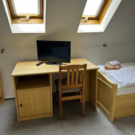 Гостевой дом Monteurzimmervermietung Zu Den Zwei Linden Eggersdorf