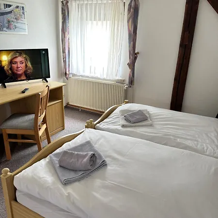 Konukevi Monteurzimmervermietung Zu Den Zwei Linden Eggersdorf