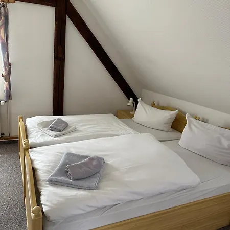 Гостевой дом Monteurzimmervermietung Zu Den Zwei Linden Eggersdorf