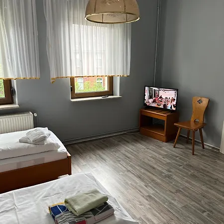 Monteurzimmervermietung Zu Den Zwei Linden Eggersdorf Гостевой дом Eggersdorf (Salzland)