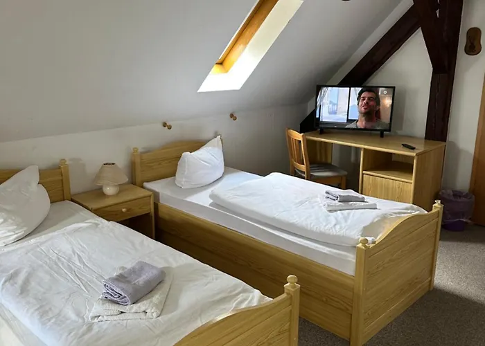 Konukevi Monteurzimmervermietung Zu Den Zwei Linden Eggersdorf 3*