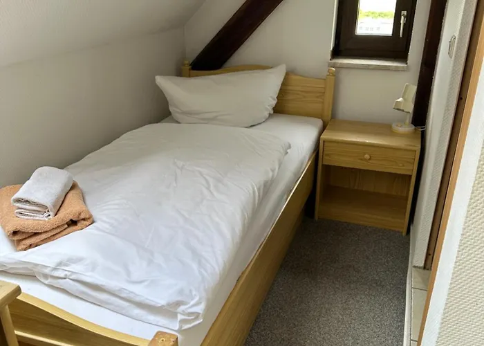 Monteurzimmervermietung Zu Den Zwei Linden Eggersdorf Konukevi Eggersdorf (Salzland)