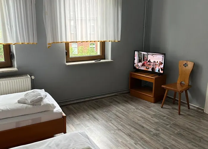 Monteurzimmervermietung Zu Den Zwei Linden Eggersdorf Konukevi Eggersdorf (Salzland)